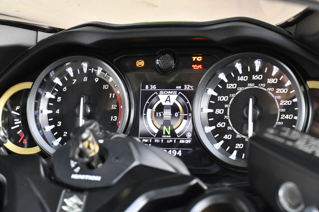 Prueba Suzuki Hayabusa 1300: ¿a cuántos metros buceas? 16 MIK3149