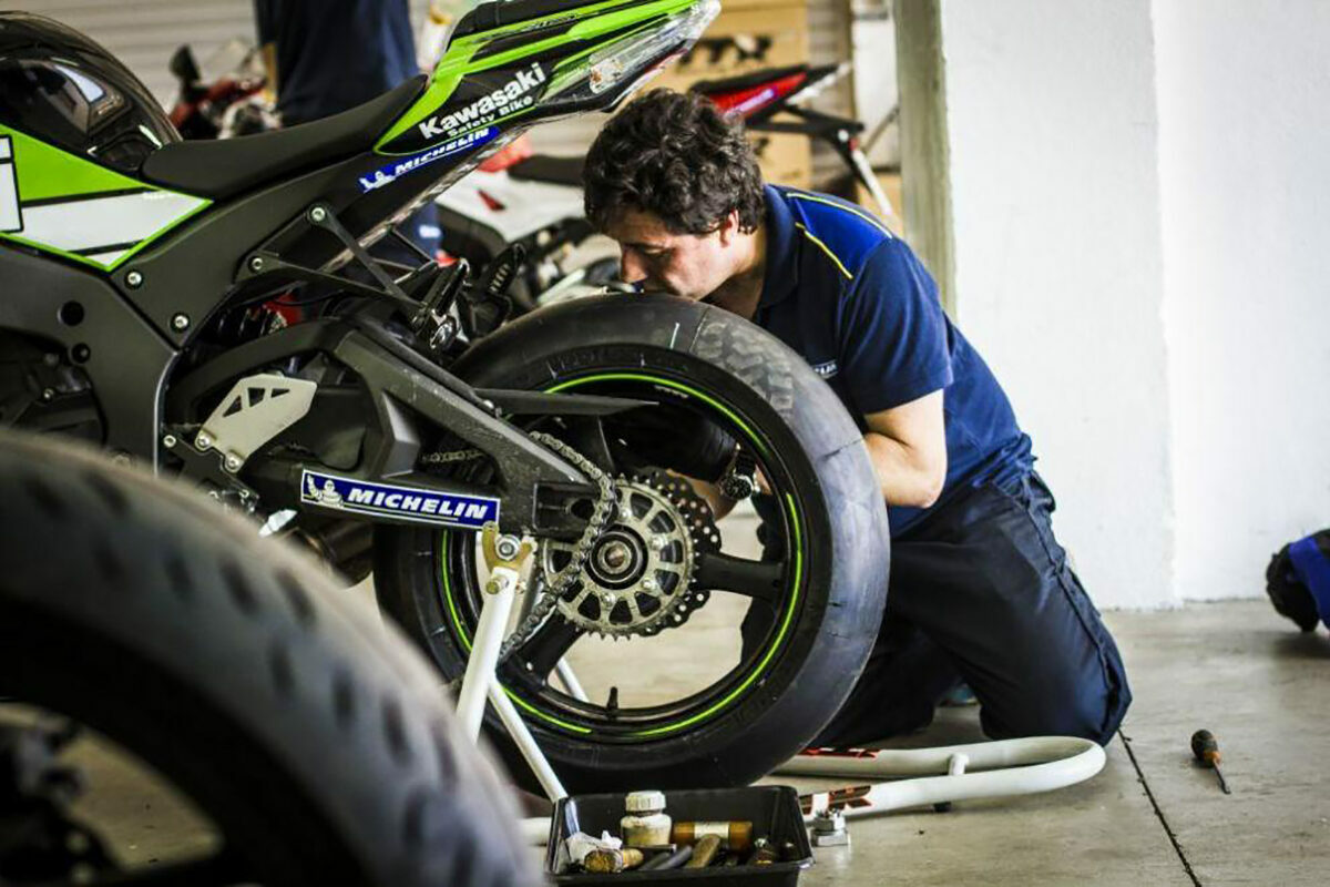 5 claves a revisar en tu moto o scooter para tenerla a punto cuando más lo necesitas 1 Mantenimiento moto