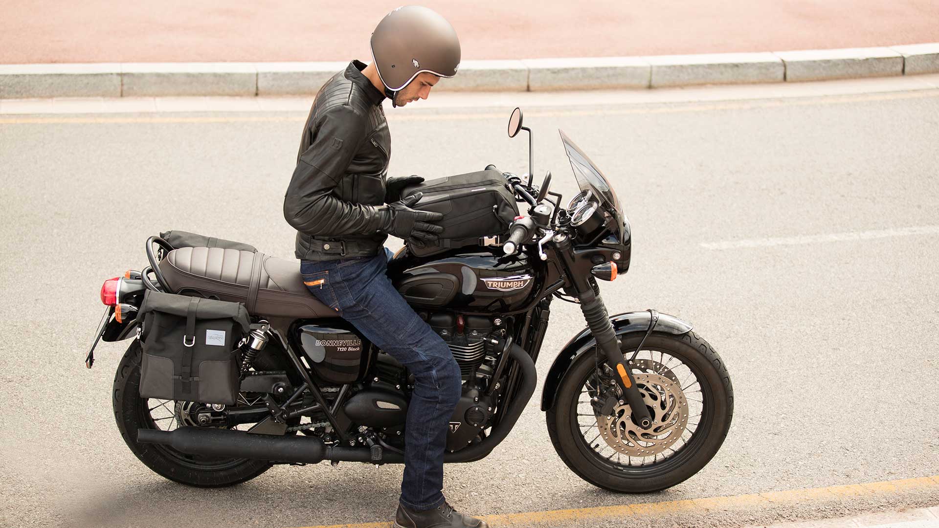 Que el espíritu Café Racer te acompañe con estos accesorios de Kappa 6 accesorios-kappa-cafe-racer