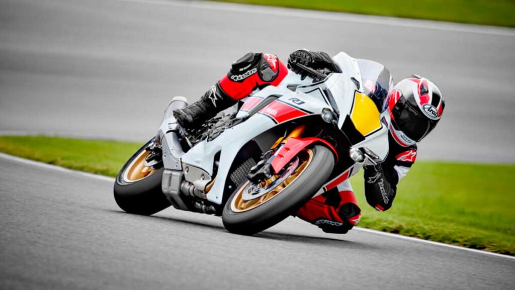 Yamaha celebra sus 60 años en el Mundial con una edición especial para su serie R 11 yamaha-60-aniversario