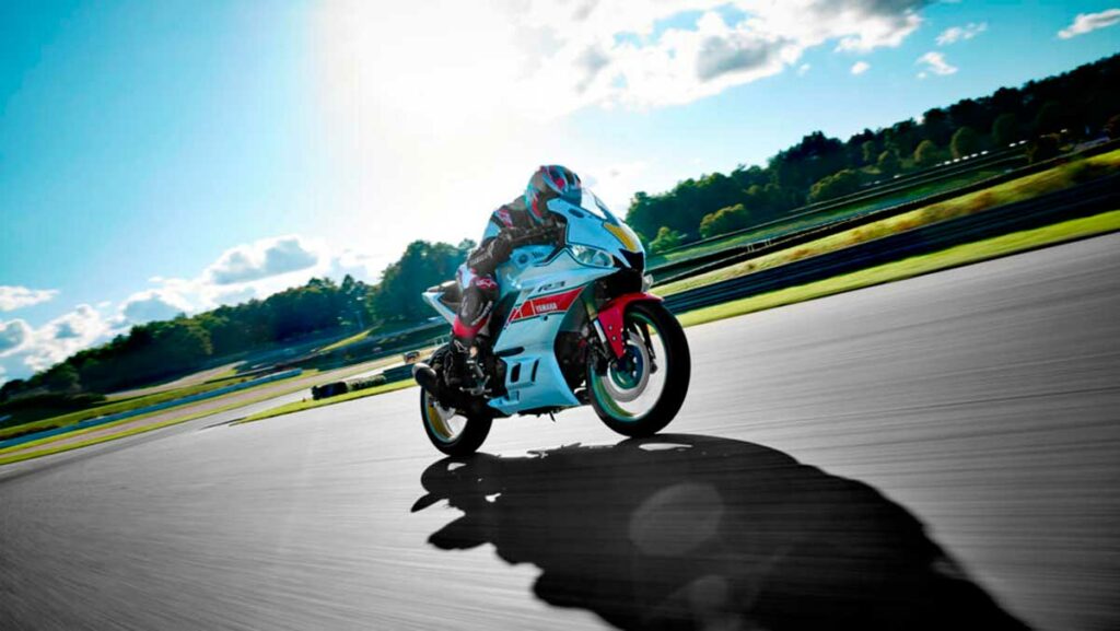 Yamaha celebra sus 60 años en el Mundial con una edición especial para su serie R 13 yamaha-60-aniversario