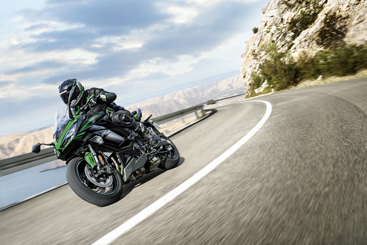 Kawasaki Ninja 1000 SX 2022 con nuevos colores. ¿Cuál es tu preferido?