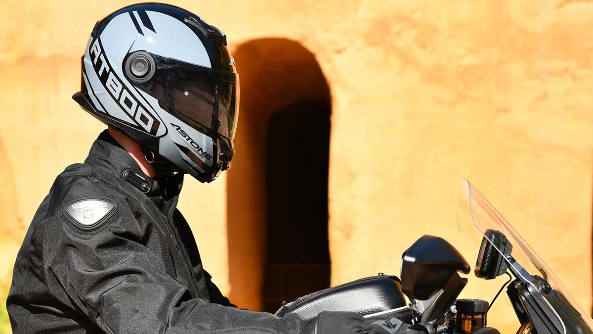 Astone renueva el RT800, su casco modular más popular 1 Astone RT800