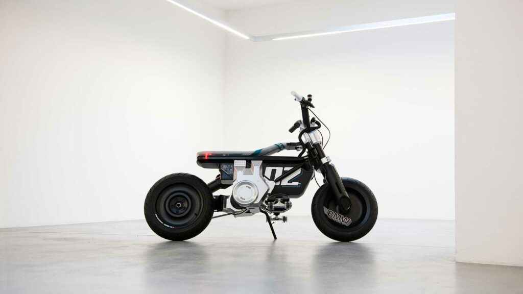BMW Motorrad Concept CE 02: su nuevo prototipo 100% eléctrico que se puede conducir con el carnet de coche 11 bmw-motorrad-concept-ce-02