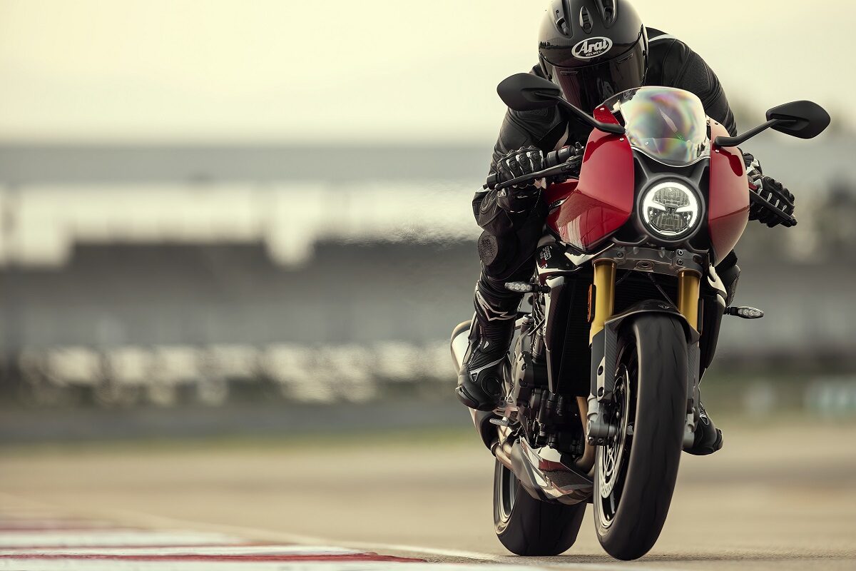 Triumph Speed Triple 1200 RR: ¿eres más de naked o seminaked?