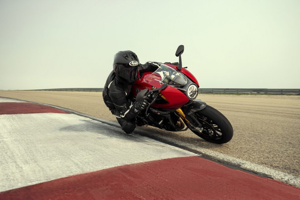Triumph Speed Triple 1200 RR: ¿eres más de naked o seminaked? 16 Triumph Speed Triple 1200 RR 6