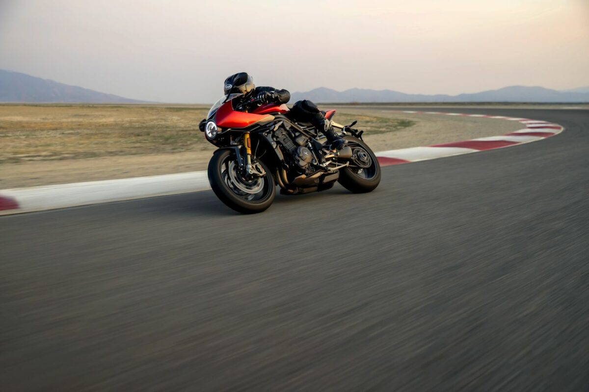 Triumph Speed Triple 1200 RR: la deportiva atemporal te obsequia con 1200 euros hasta finales del verano