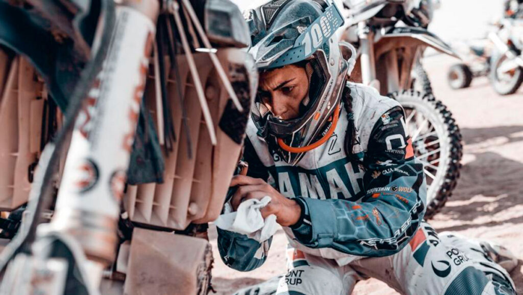 Sara García y Javi Vega presentan sus nuevas motos para el Dakar 2022 11 sara-garcia-moto-dakar-2022