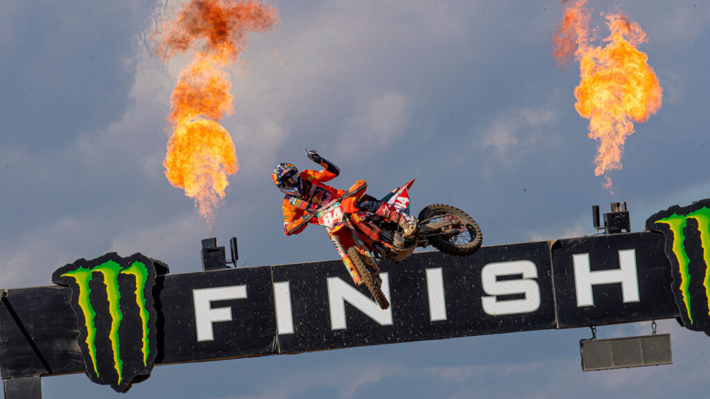 Jorge Prado enloquece a la afición con un carrerón en Madrid 12 Herlings MXGP Spain 13 2021 JPA P1 9098