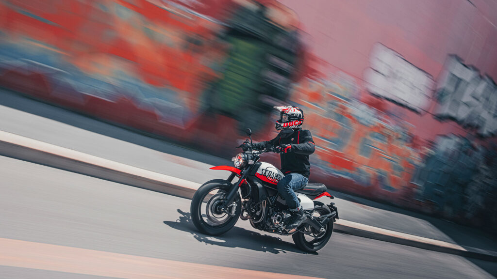 Ducati Scrambler 2022: dos nuevos modelos para seguir diversificando aún más la gama 15 ducati-scrambler-urban-motard