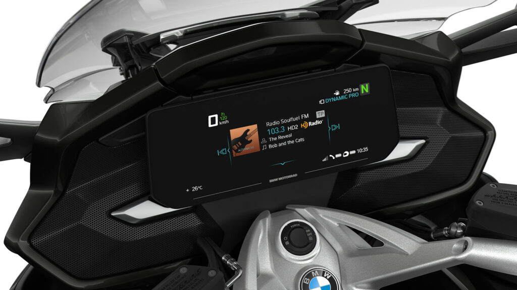 Devorar kilómetros con una moto de seis cilindros y mucha clase 12 bmw-k-1600-gt-2022