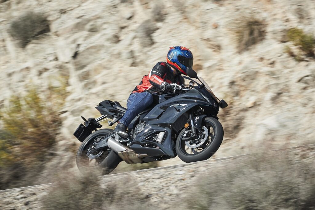 Prueba Yamaha R7: ¿cuánto hacía que no te diveRtías? 17 Yamaha R7 3