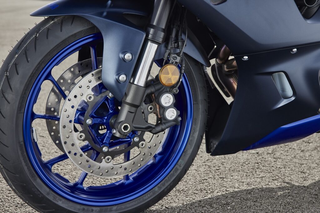 Prueba Yamaha R7: ¿cuánto hacía que no te diveRtías? 13 Yamaha R7 9