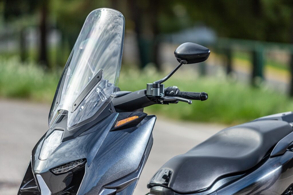 El scooter GT que viene a competir con los modelos japoneses 18 Zontes M310 9
