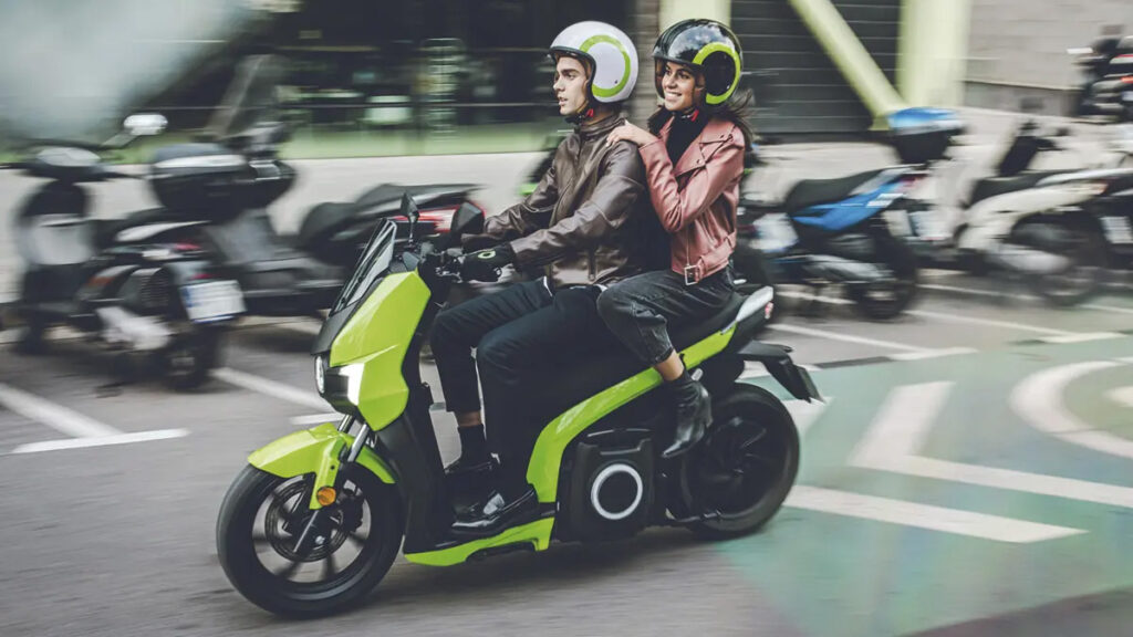 Las motos de combustión no se dejarán de vender en 2035, según ANESDOR 6 scooter electrico