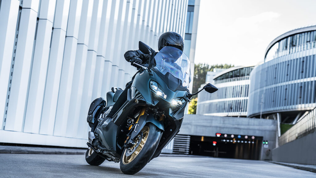 Las ventas de motos remontan en noviembre con una subida del 24% 2 Yamaha TMAX 2022