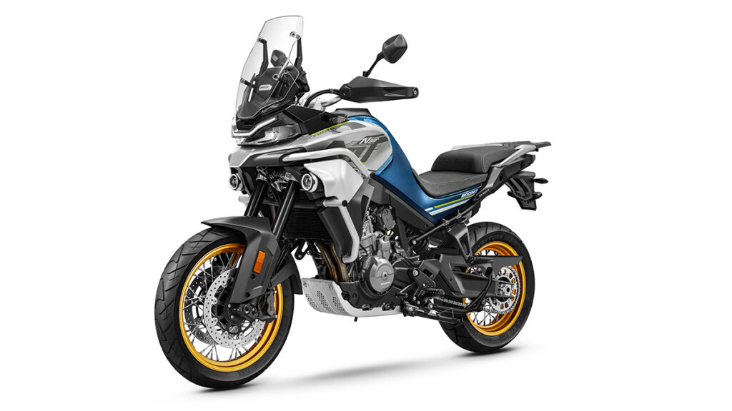 CF Moto MT 800 Touring y CL-700X Sport 12 CF Moto 800 MT Touring