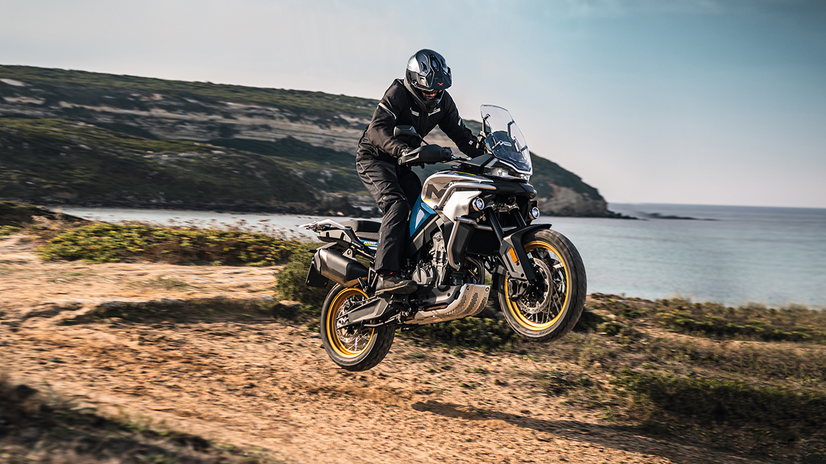 CF Moto MT 800 Touring y CL-700X Sport 1 CF Moto 800 MT Touring