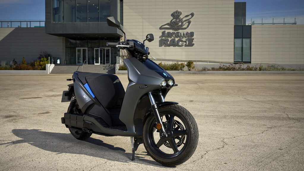 El scooter eléctrico Ray 7.7 ya se deja ver por Europa 3 Contacto Ray 7.7