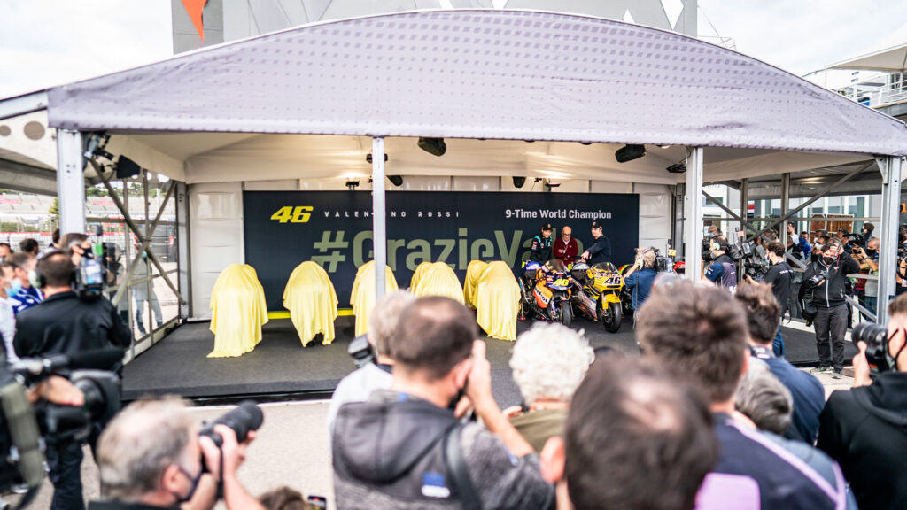 Así ha sido el primer homenaje a Valentino Rossi del fin de semana en Cheste 2 homenaje-rossi-valencia-motogp