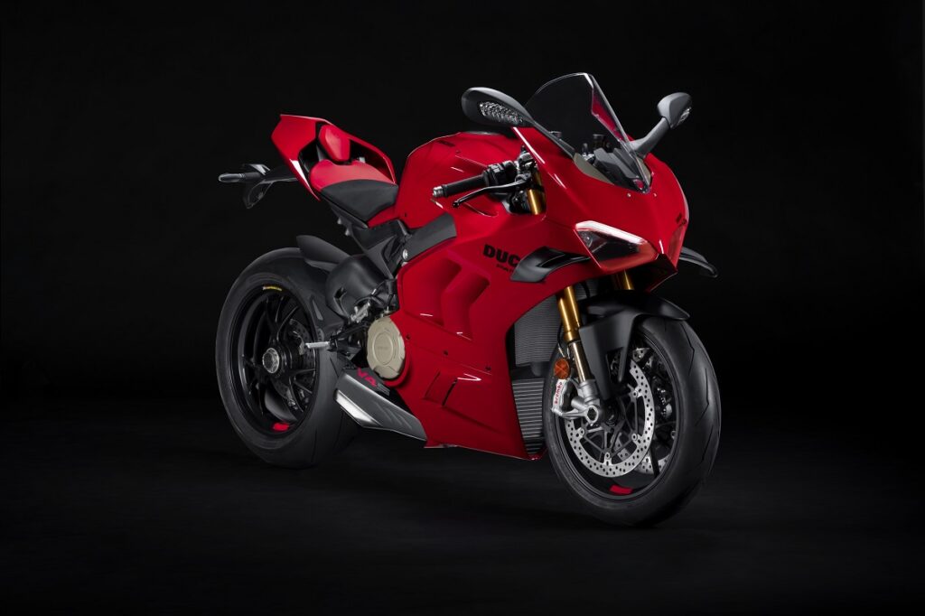 Ducati PanigaleV4S estudio derecha tres cuartos