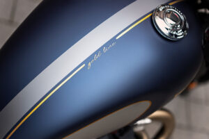 Gama Triumph Bonneville ‘Gold Line Edition’