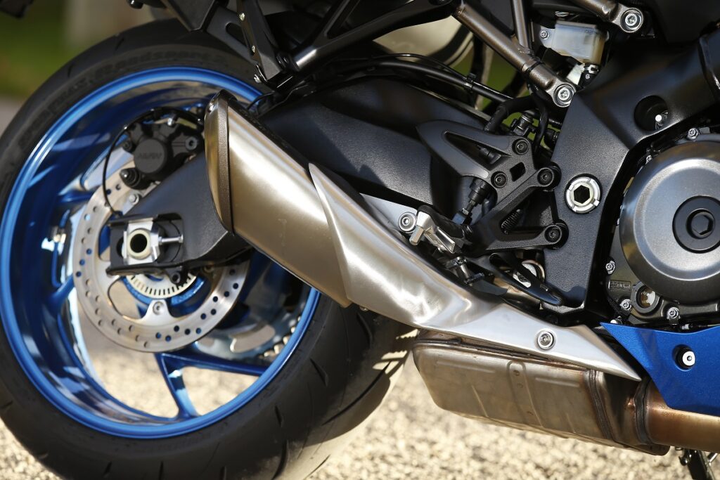 ¿Y si lo que necesitas realmente no es una trail? 9 Suzuki GSX S1000 GT 12