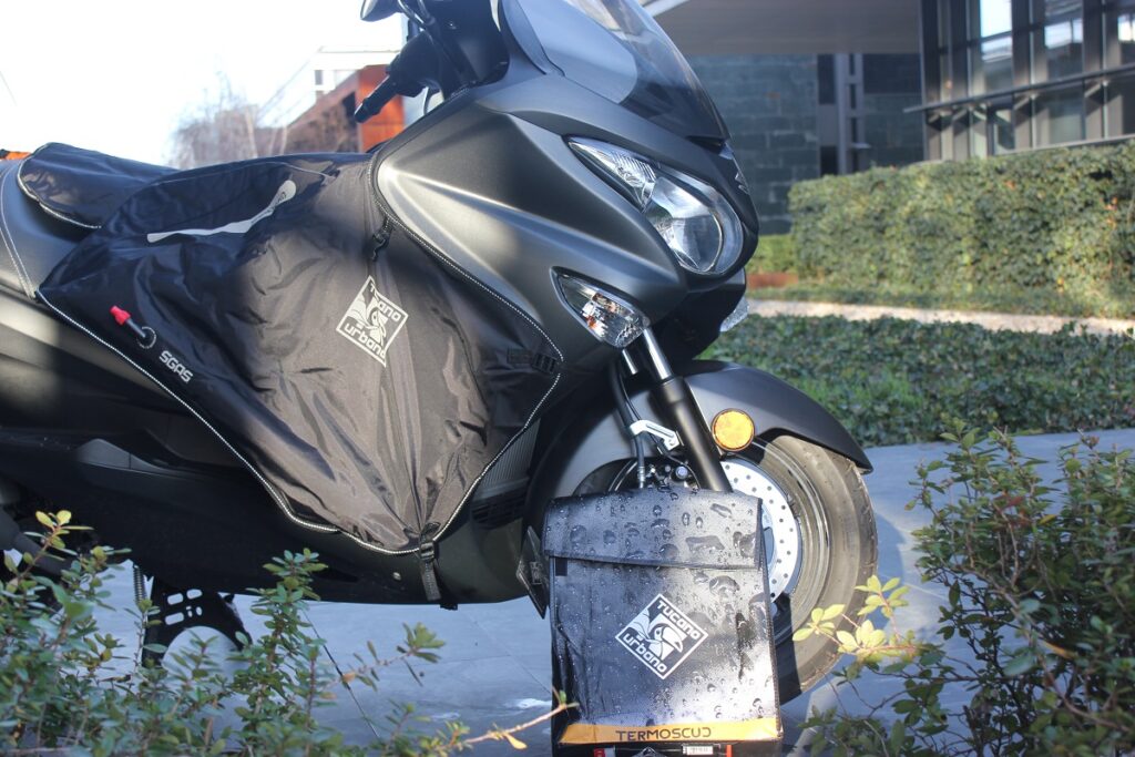 Chubasquero para moto Tucano Tucanorak, el complemento perfecto para la manta Termoscud 11 TucanoUrbano Termoscud exterior