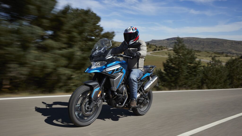 Motos trail: un modelo totalmente moderno, pero con el sabor de siempre 12 Voge 650 DSX