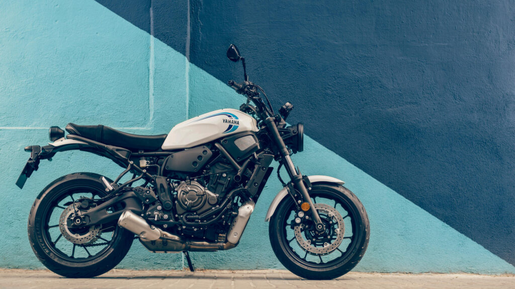 Yamaha XSR700 y XSR700 XTribute: nuevo giro en la saga Faster Sons 10 Yamaha XS700 location lateral der
