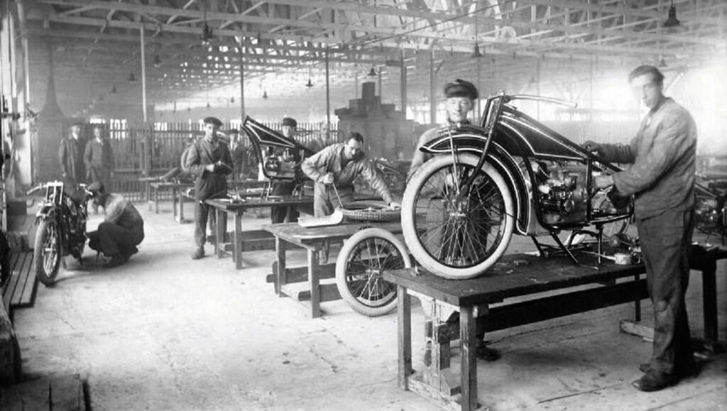 Descubre las 10 marcas de motos más veteranas en activo 1 bmwmotos