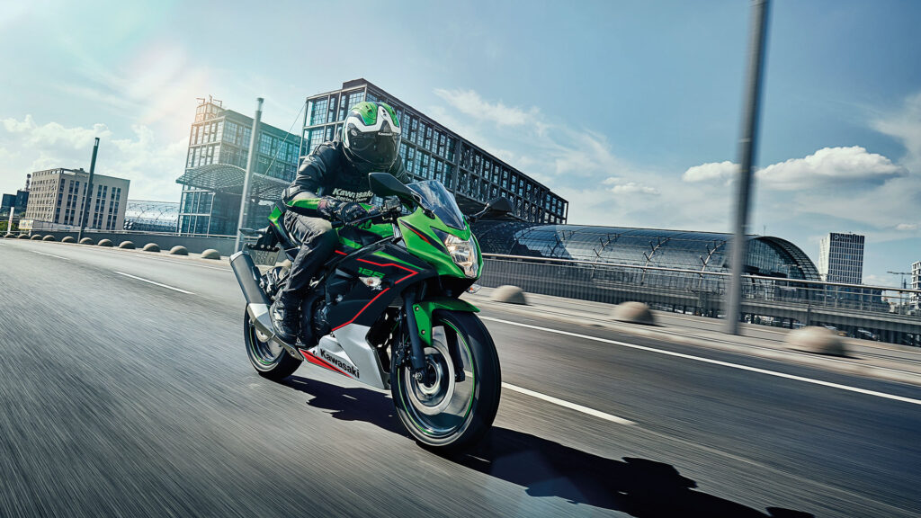 Chollos Kawasaki: nuevos modelos de las sagas Z y Ninja con descuentos de hasta 1.200 euros 11 kawasaki-ninja-125-2022