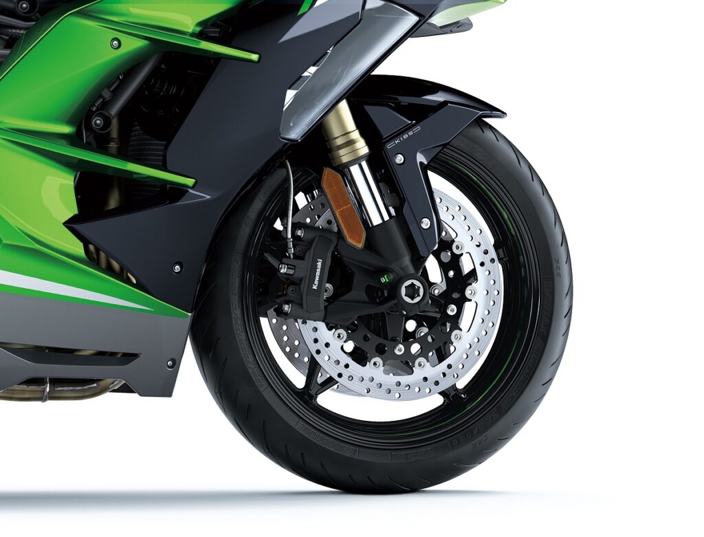 Kawasaki Ninja H2 SX y Ninja H2 SX SE: motor y tecnología sobrealimentados 13 kawasaki Ninja H2 SX estudio tren delantero