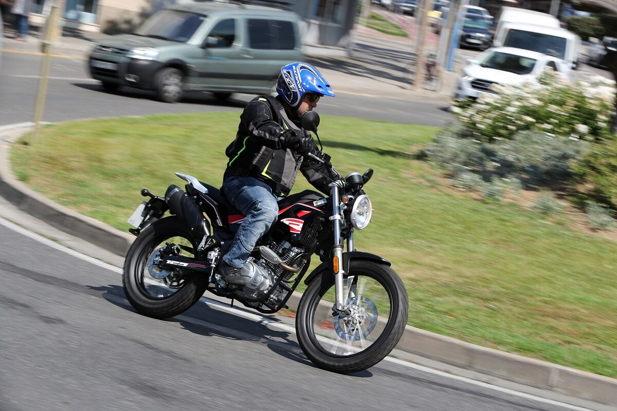 Moto en rotonda