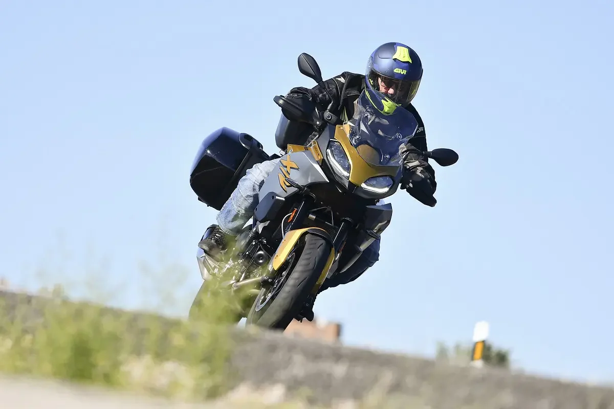 ¿Por qué elegir un seguro de accidentes? Asegura tu tranquilidad 1 BMW F900XR 3 1.jpg