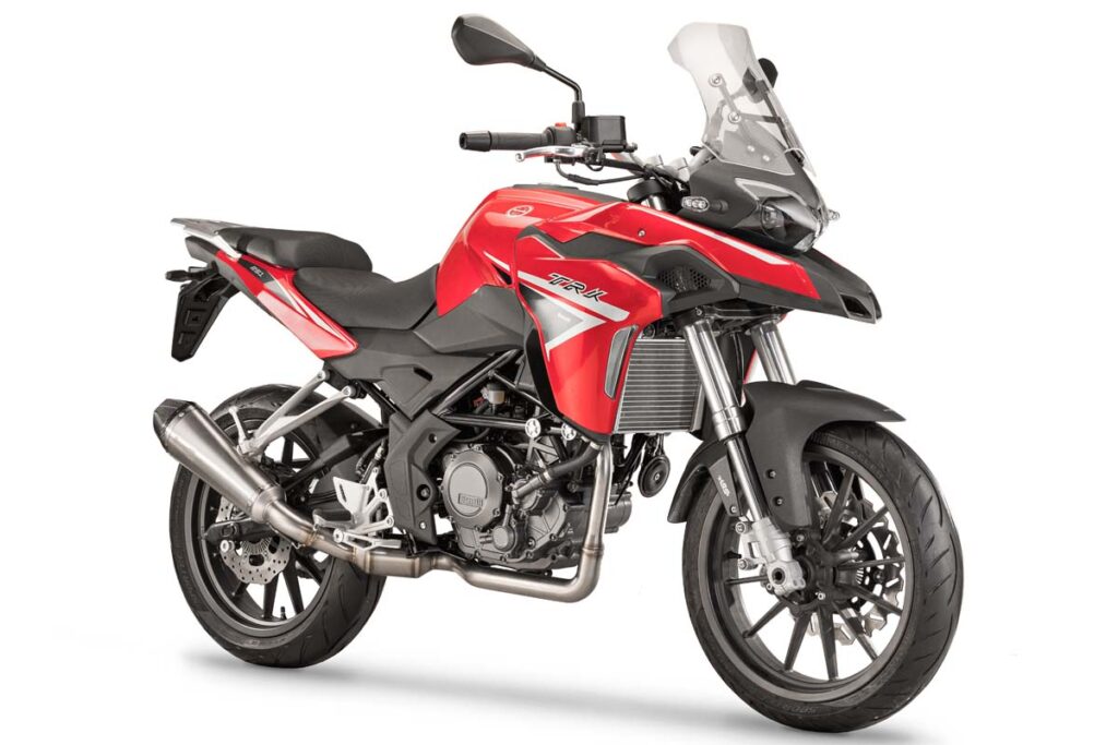 Motos trail: 6 modelos para el carnet A2 que puedes comprar por menos de 5.000 € 13 Benelli TRK 251