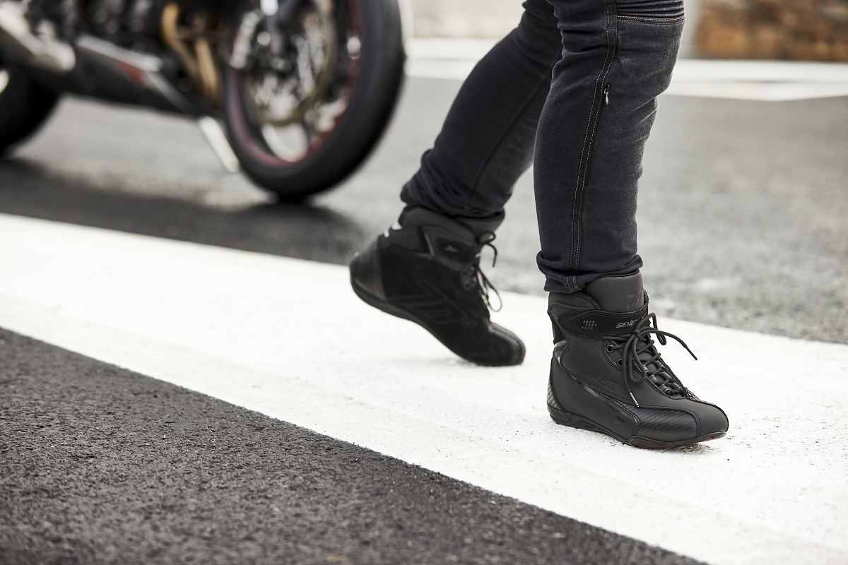 Botas de moto para verano: caña corta frente al calor