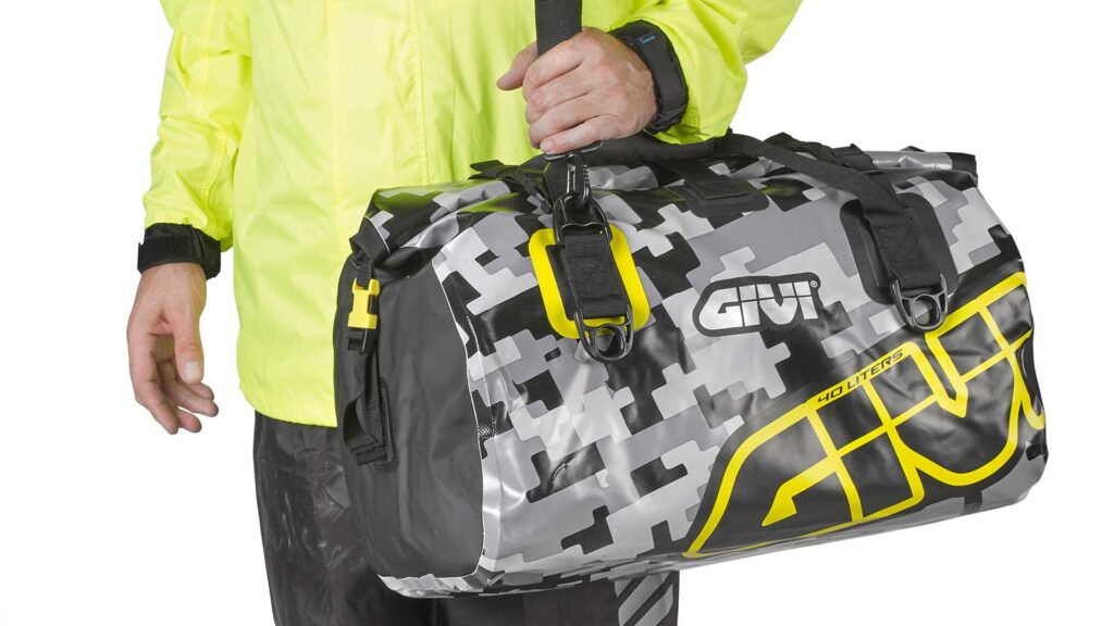 Ponle buena cara al mal tiempo con las nuevas bolsas de GIVI 11 bolsas-blandas-givi