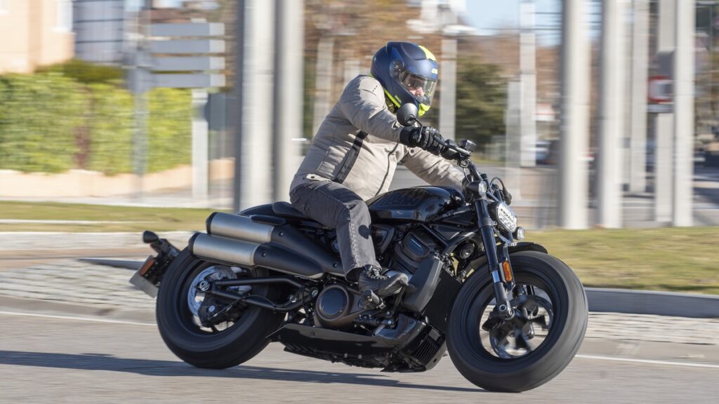 Motos custom: la Harley-Davidson que va dirigida a los no "harlistas" 19 Harley-Davidson Sportster S