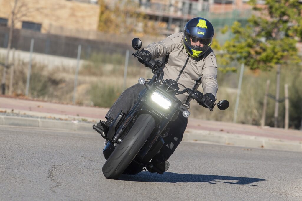 Motos custom: la Harley-Davidson que va dirigida a los no "harlistas" 18 Harley Davidson Sportster S 8