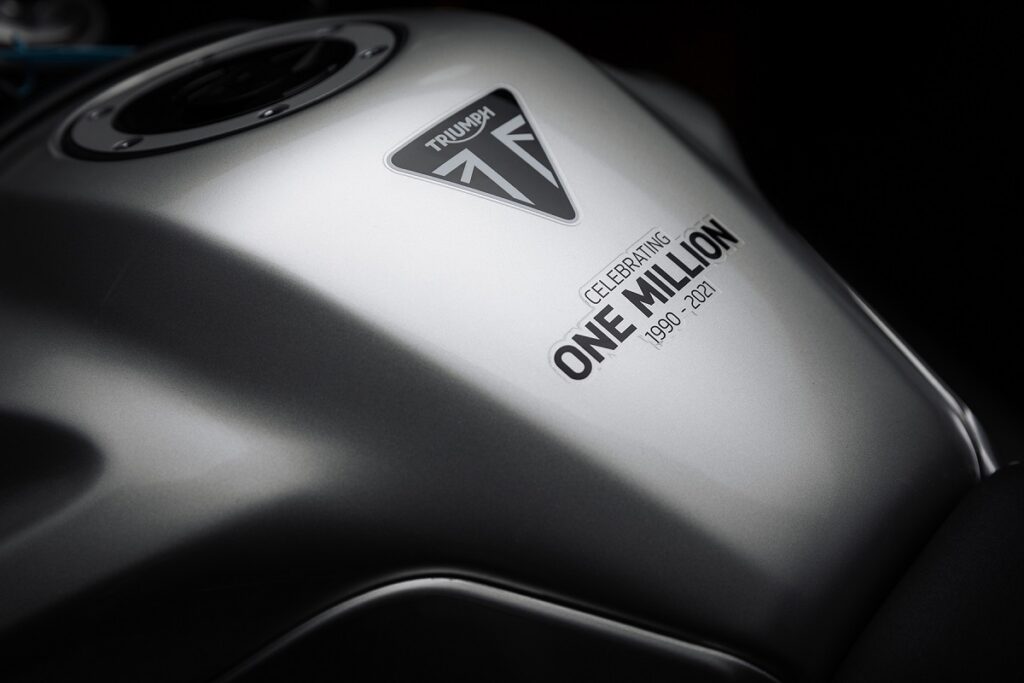 La fábrica Triumph de Hinckley produce la moto 1 millón 11 TRIUMPH 1MILLON detalle deposito
