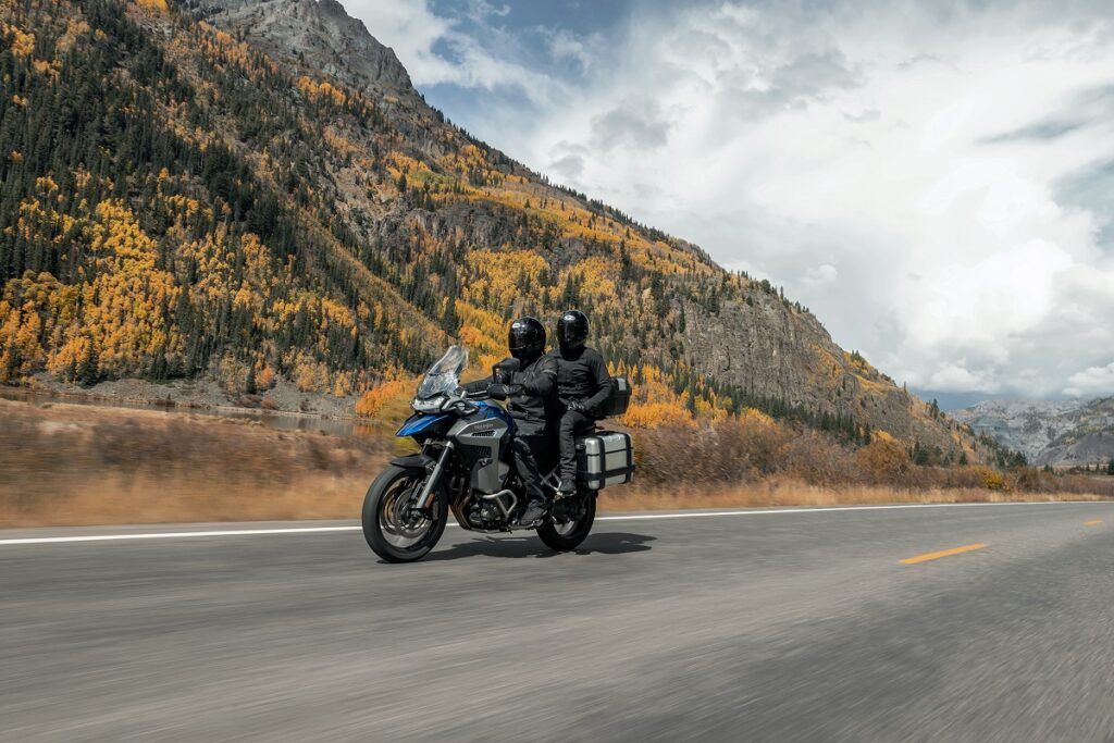 Motos trail: la maxitrail británica más capaz y polivalente que nunca 13 Tiger 1200 GT Explorer accion