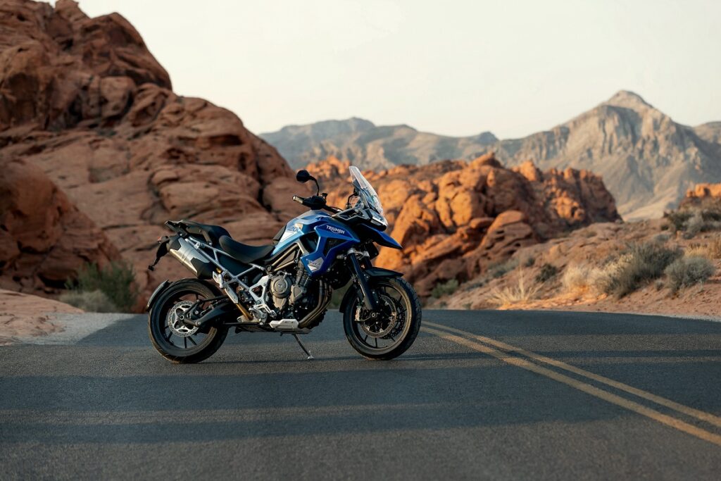 Motos trail: la maxitrail británica más capaz y polivalente que nunca 12 Tiger 1200 GT Pro estatica derecha
