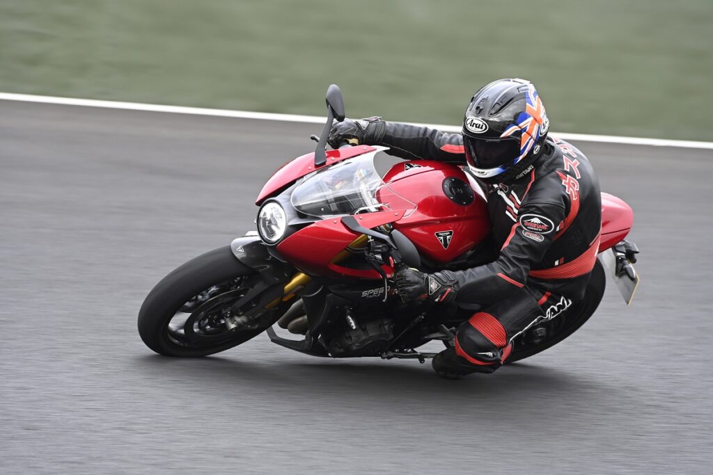 Prueba Triumph Speed Triple 1200 RR: Excelencia electrónica 16 Triumph Speed Triple 1200 RS 6