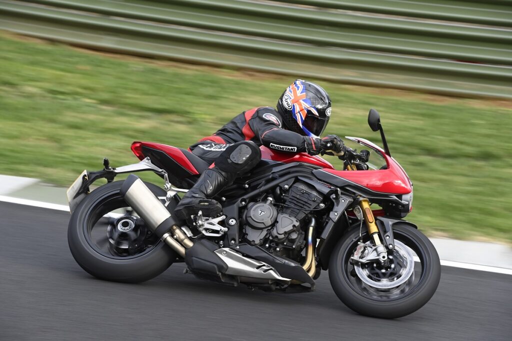 Prueba Triumph Speed Triple 1200 RR: Excelencia electrónica 19 Triumph Speed Triple 1200 RS 7