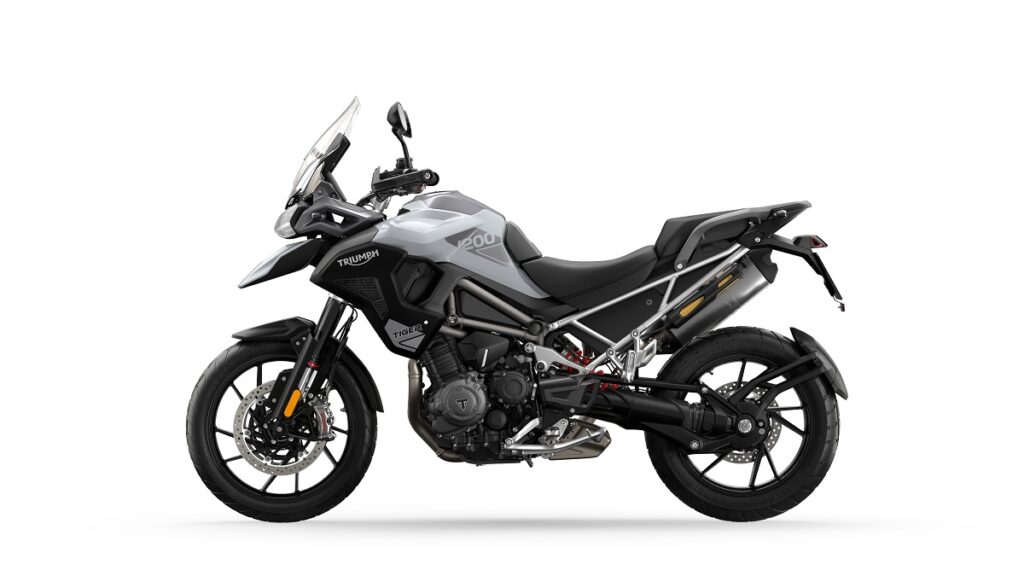 Motos trail: la maxitrail británica más capaz y polivalente que nunca 11 Triumph Tiger 1200 GT estudio izquierda