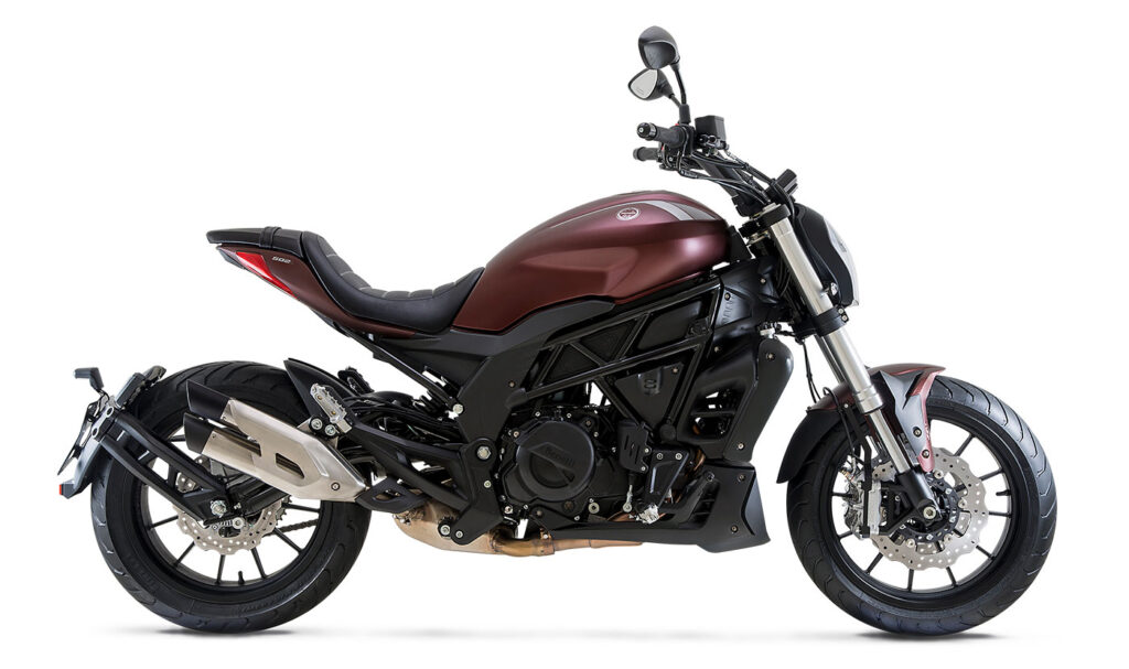 Gama Benelli TRK: ofertas hasta el 31 de diciembre 11 benelli leoncino 502 estudio derecha