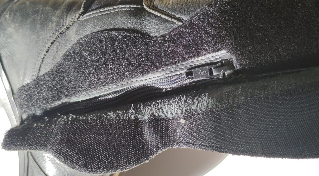 Cómo elegir las mejores botas de moto para el invierno 19 bota invierno cremallera solapa