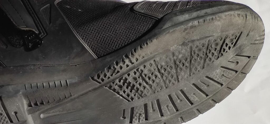 Cómo elegir las mejores botas de moto para el invierno 17 bota invierno suela desgaste 2