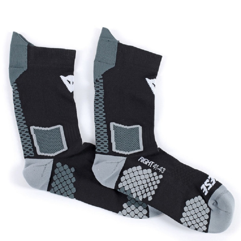 Ropa interior térmica: cómo emplearla conduciendo en moto durante el invierno 7 calcetines termicos dainese